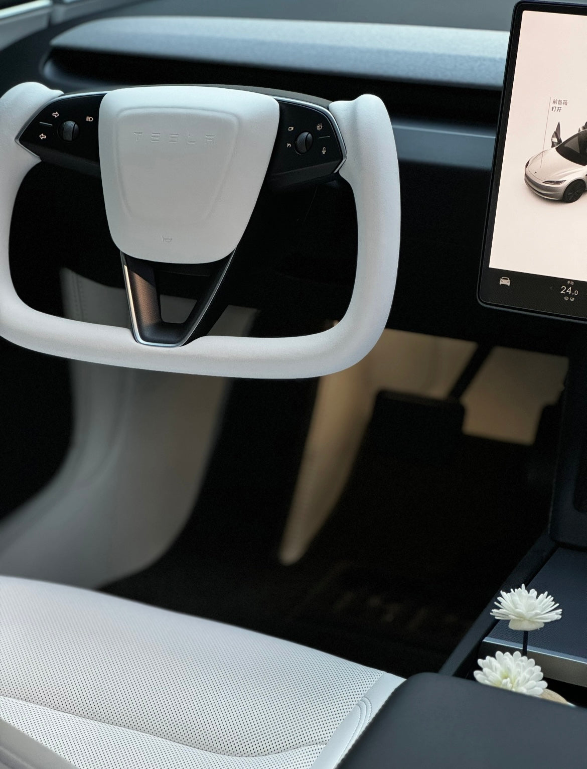 New Yoke Steering Wheel For Model 3 Highland (white)