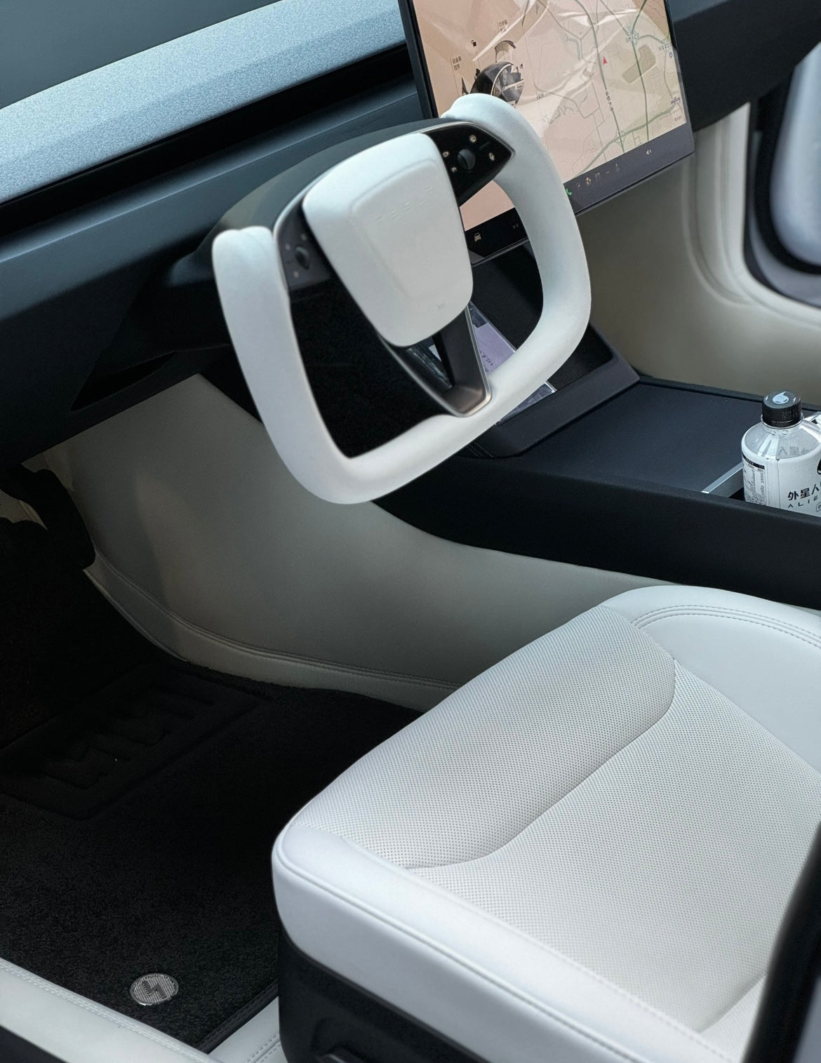 New Yoke Steering Wheel For Model 3 Highland (white)