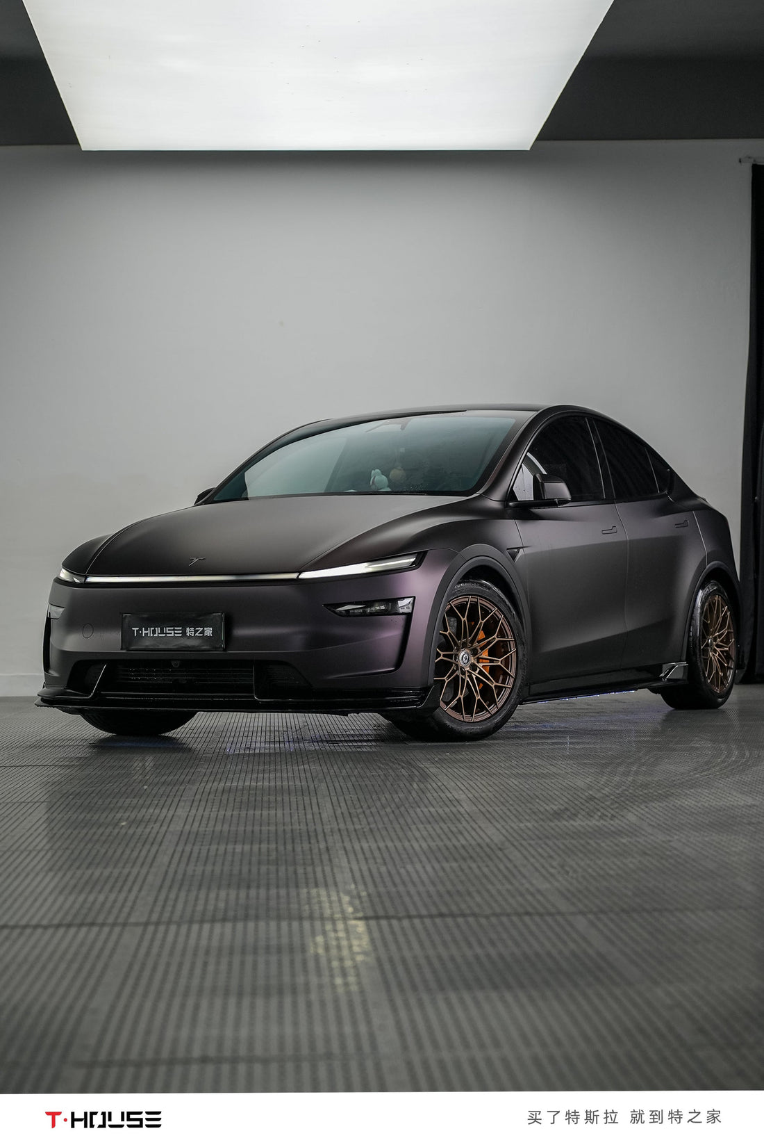 High Glossy Bodykit for Tesla Dark Purple ModelY Juniper with Golden Wheel