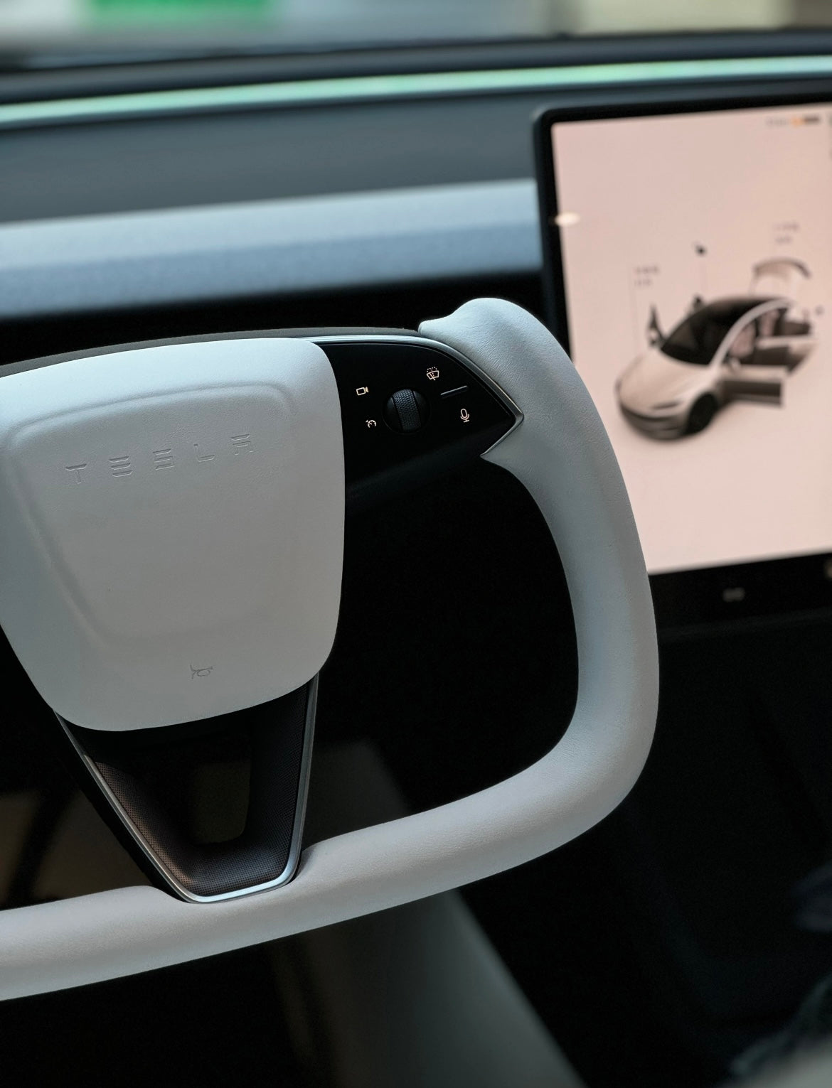 New Yoke Steering Wheel  For Model 3 Highland (white) (Price includes installation)