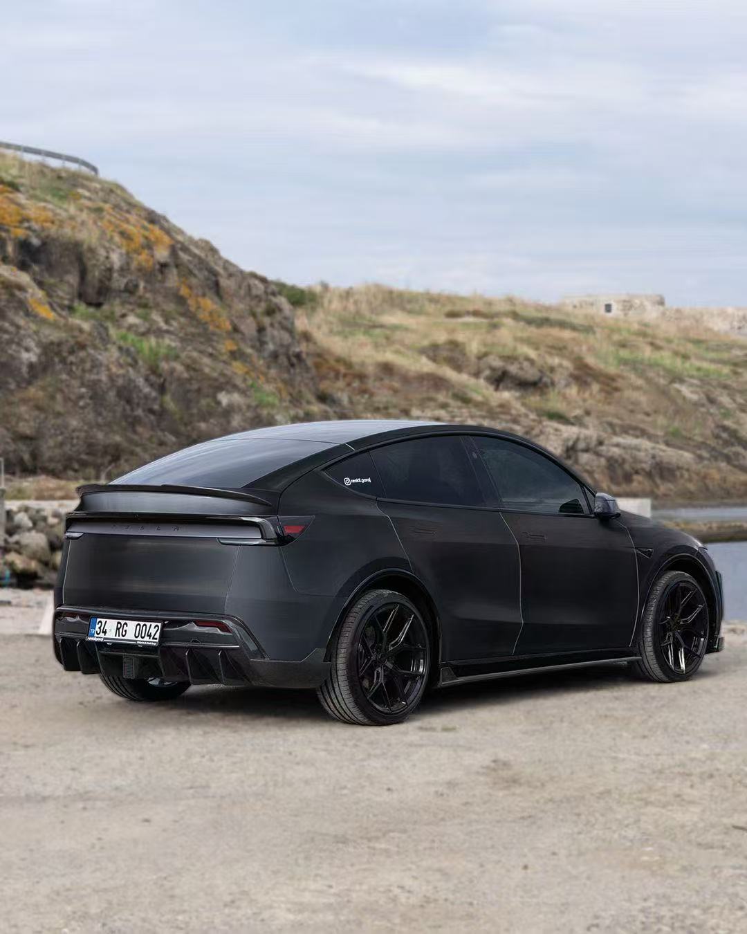 2026 Tesla Model Y Carbon Fiber BodyKit (Matte Black)